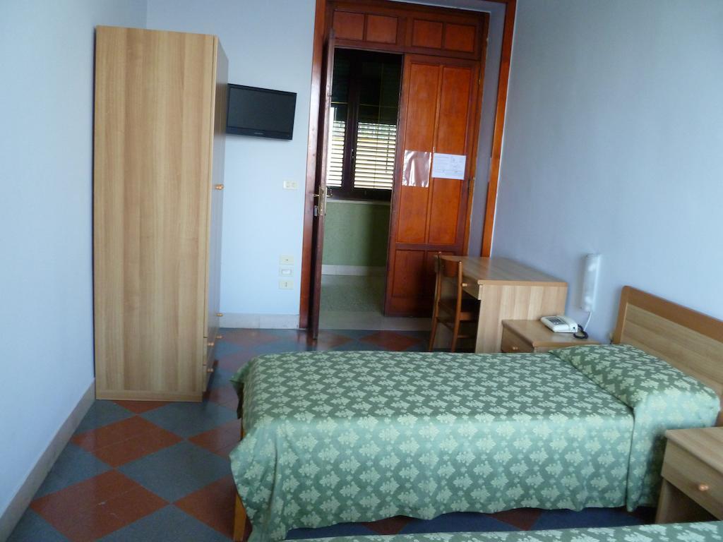 Hotel Ancelle Sorrento - Casa D'Accoglienza Castellammare di Stabia Habitación foto
