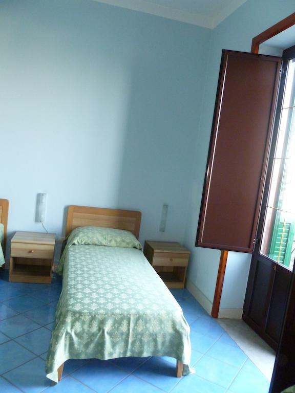 Hotel Ancelle Sorrento - Casa D'Accoglienza Castellammare di Stabia Habitación foto
