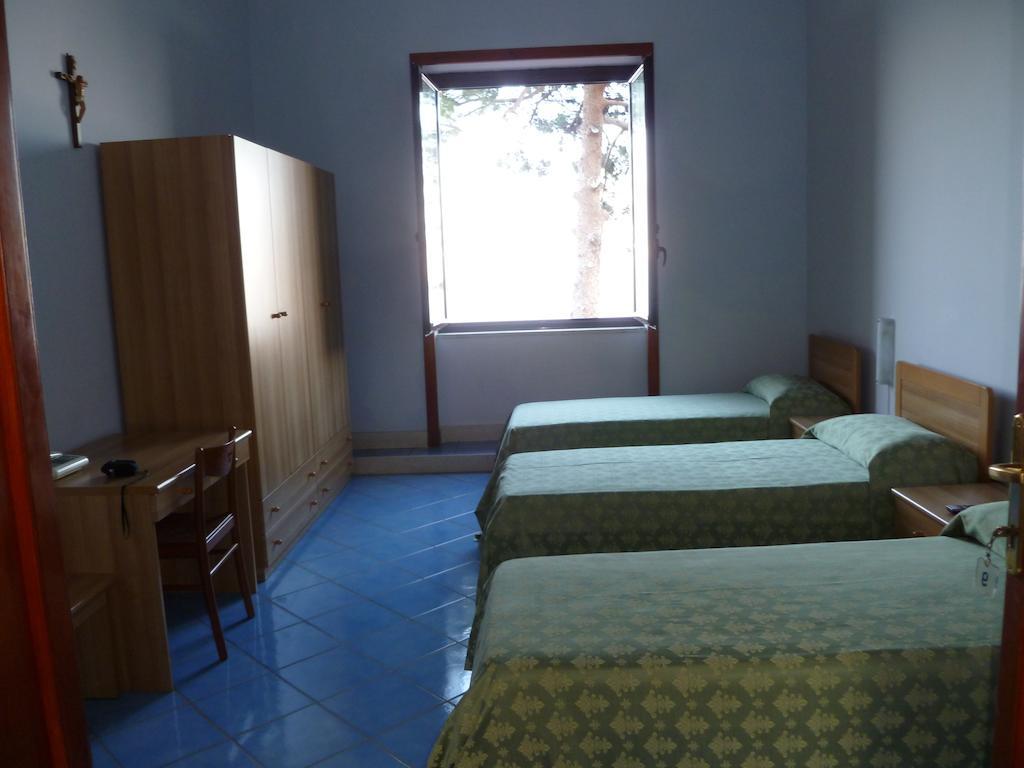 Hotel Ancelle Sorrento - Casa D'Accoglienza Castellammare di Stabia Habitación foto